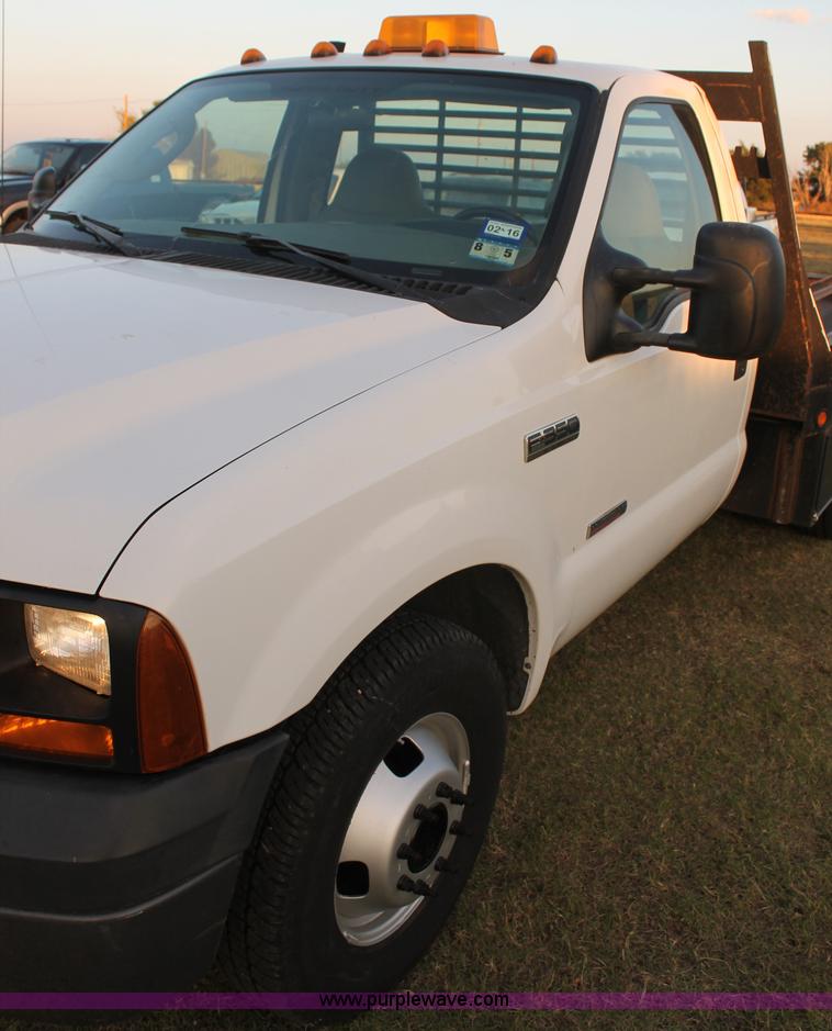 image for item J1394 2006 Ford F350 flatbed pickup truck