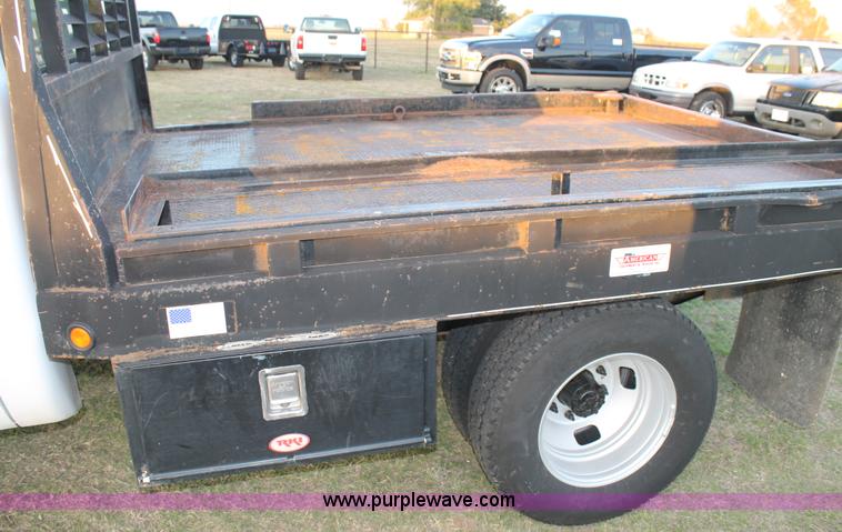 image for item J1394 2006 Ford F350 flatbed pickup truck