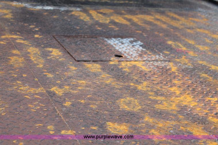 image for item J1394 2006 Ford F350 flatbed pickup truck