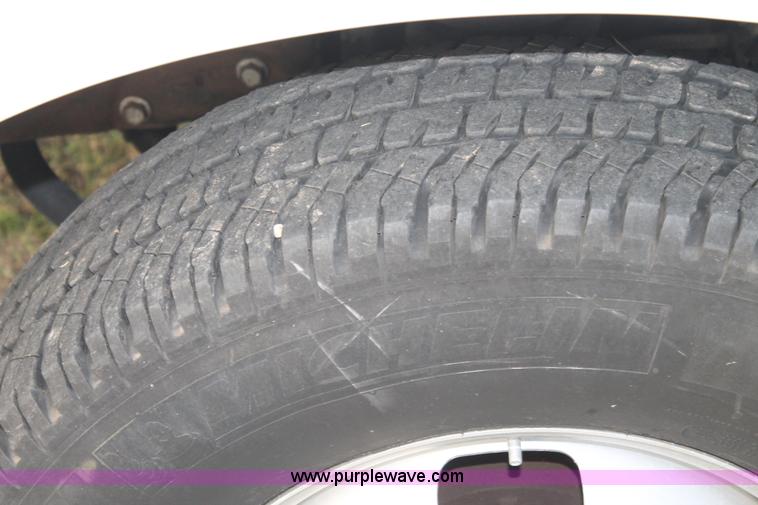 image for item J1394 2006 Ford F350 flatbed pickup truck