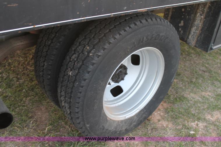 image for item J1394 2006 Ford F350 flatbed pickup truck