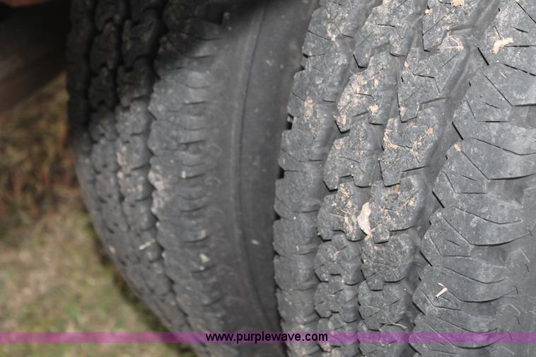 image for item J1394 2006 Ford F350 flatbed pickup truck