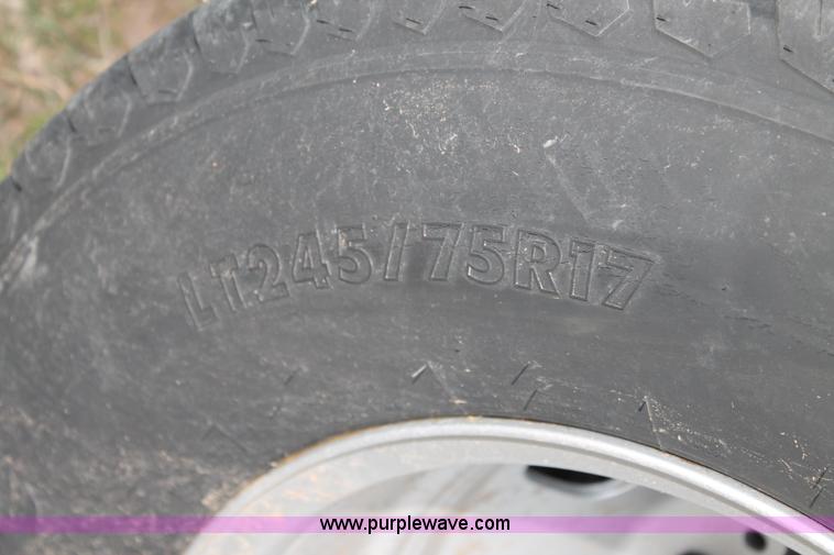 image for item J1394 2006 Ford F350 flatbed pickup truck