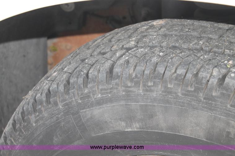 image for item J1394 2006 Ford F350 flatbed pickup truck