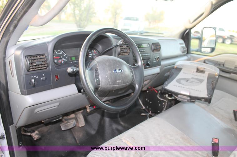 image for item J1394 2006 Ford F350 flatbed pickup truck