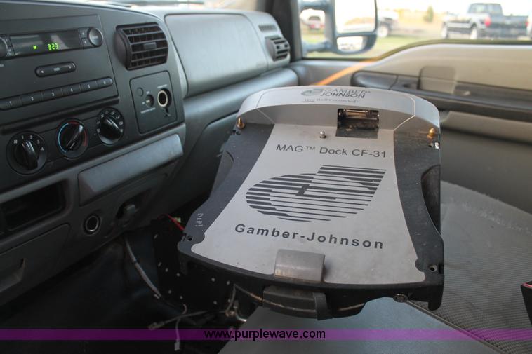 image for item J1394 2006 Ford F350 flatbed pickup truck