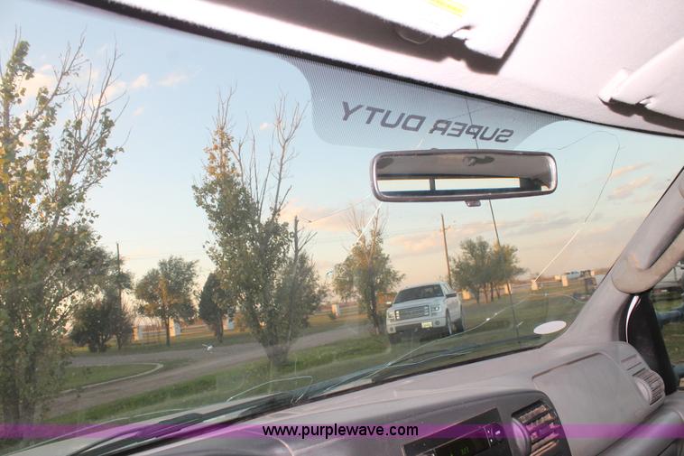 image for item J1394 2006 Ford F350 flatbed pickup truck