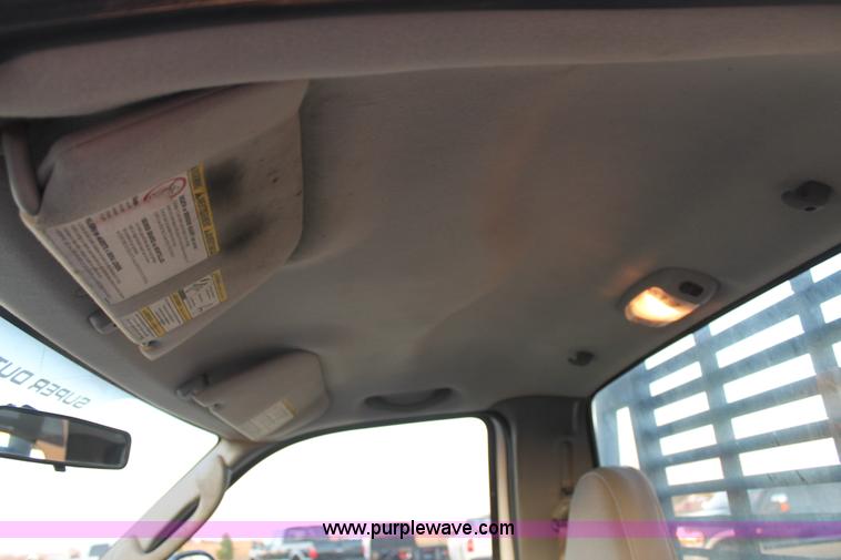 image for item J1394 2006 Ford F350 flatbed pickup truck