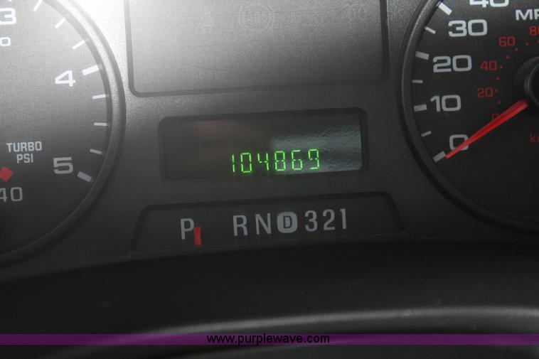 image for item J1394 2006 Ford F350 flatbed pickup truck