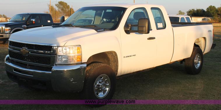 image for item J1395 2008 Chevrolet Silverado 2500 Ext. Cab pickup truck