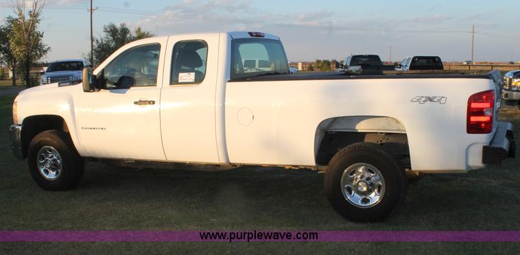 image for item J1395 2008 Chevrolet Silverado 2500 Ext. Cab pickup truck