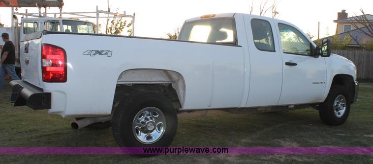 image for item J1395 2008 Chevrolet Silverado 2500 Ext. Cab pickup truck