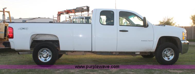 image for item J1395 2008 Chevrolet Silverado 2500 Ext. Cab pickup truck