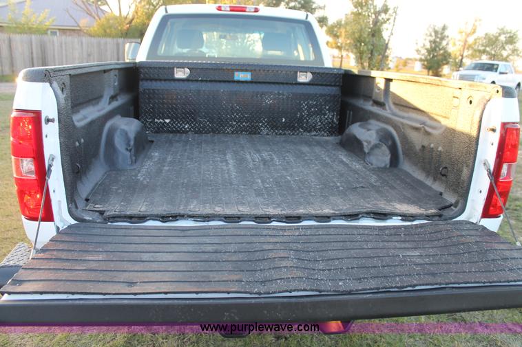 image for item J1395 2008 Chevrolet Silverado 2500 Ext. Cab pickup truck