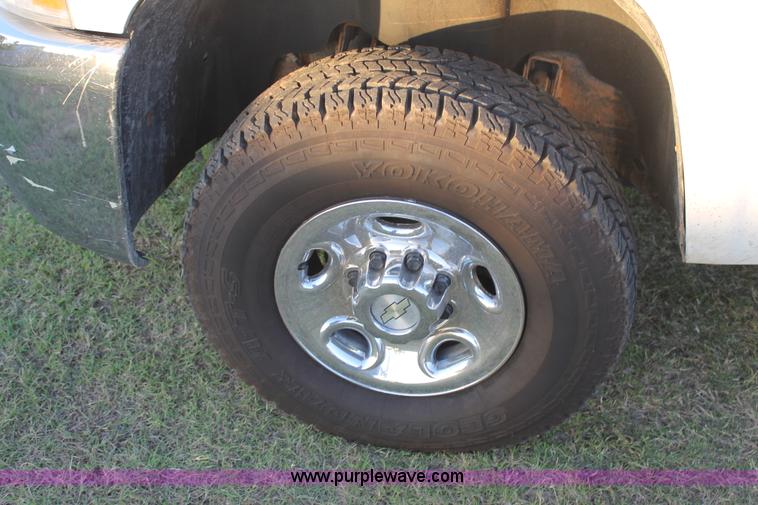 image for item J1395 2008 Chevrolet Silverado 2500 Ext. Cab pickup truck