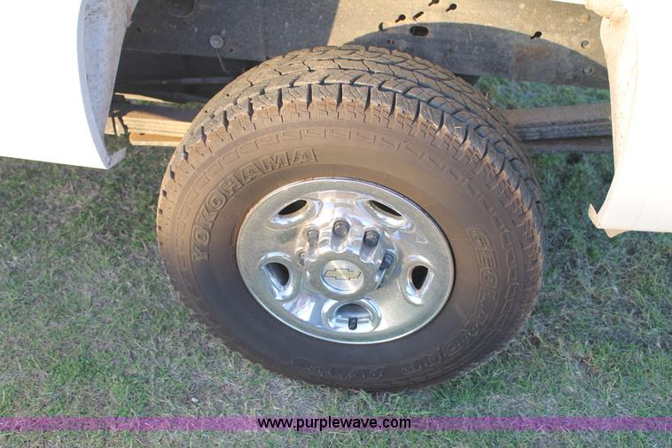 image for item J1395 2008 Chevrolet Silverado 2500 Ext. Cab pickup truck