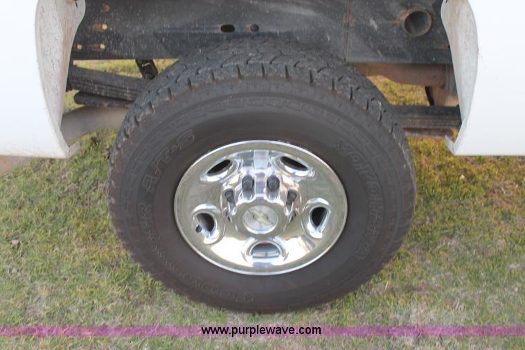 image for item J1395 2008 Chevrolet Silverado 2500 Ext. Cab pickup truck