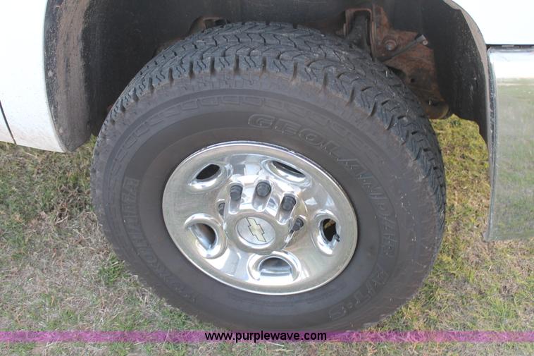 image for item J1395 2008 Chevrolet Silverado 2500 Ext. Cab pickup truck
