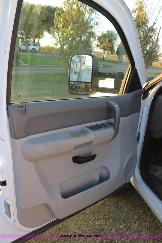 image for item J1395 2008 Chevrolet Silverado 2500 Ext. Cab pickup truck