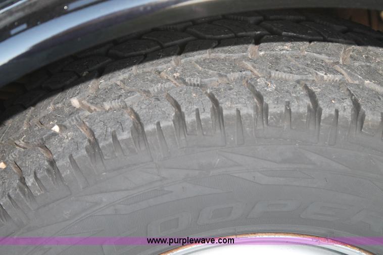 image for item J1396 2011 Ford F250 Crew Cab flatbed pickup truck