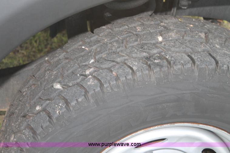 image for item J1396 2011 Ford F250 Crew Cab flatbed pickup truck