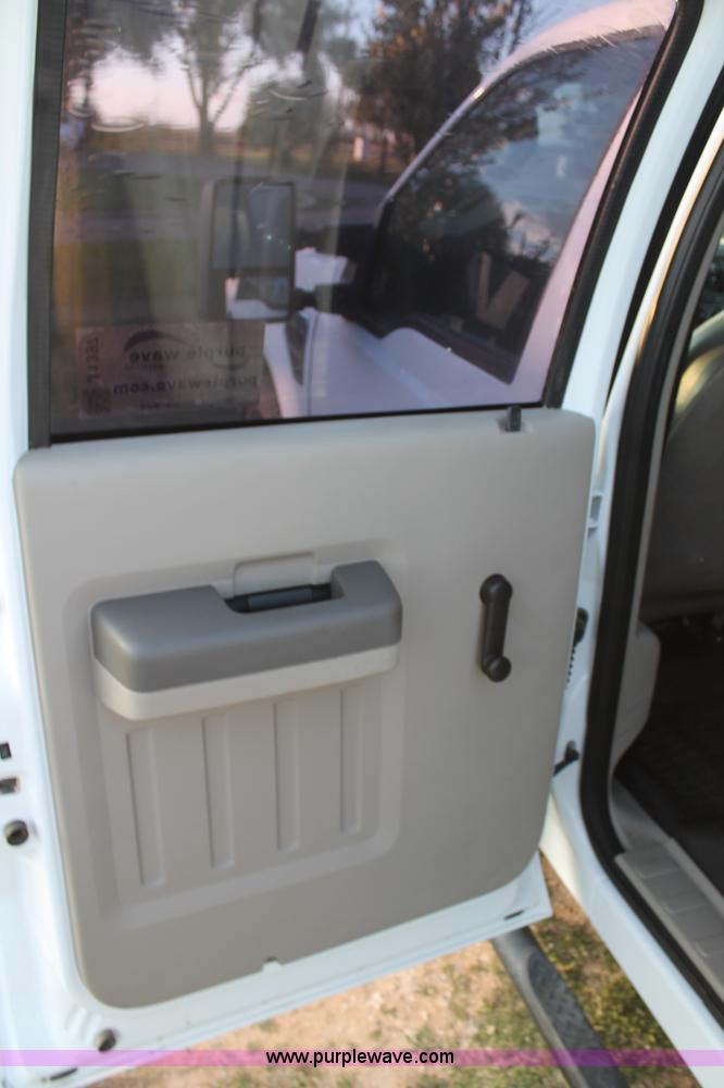 image for item J1397 2009 Ford F350 Crew Cab pickup truck