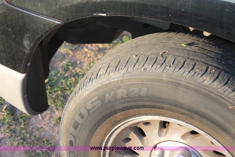 image for item J1398 2001 Ford Explorer SUV