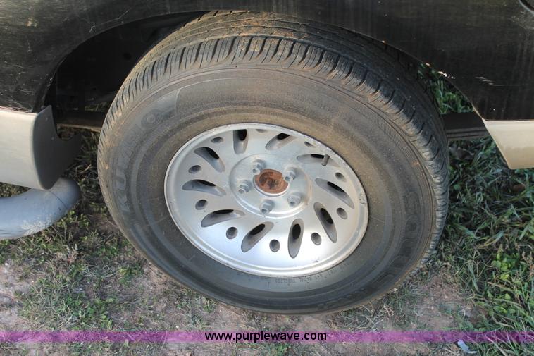 image for item J1398 2001 Ford Explorer SUV