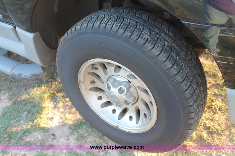 image for item J1398 2001 Ford Explorer SUV