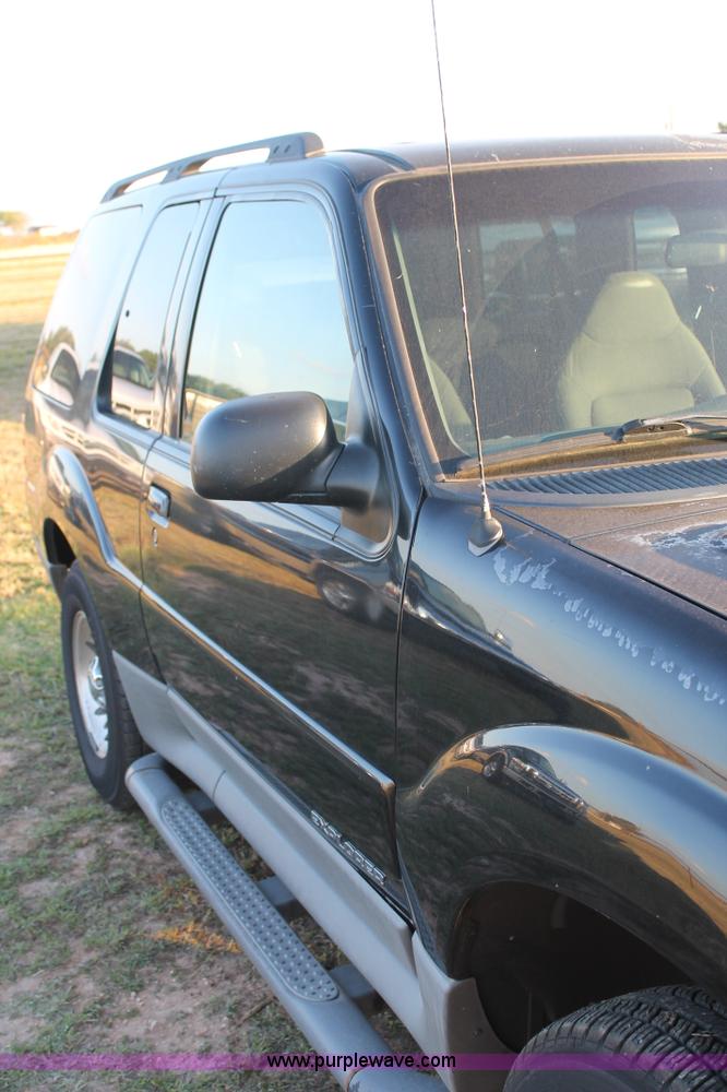 image for item J1398 2001 Ford Explorer SUV