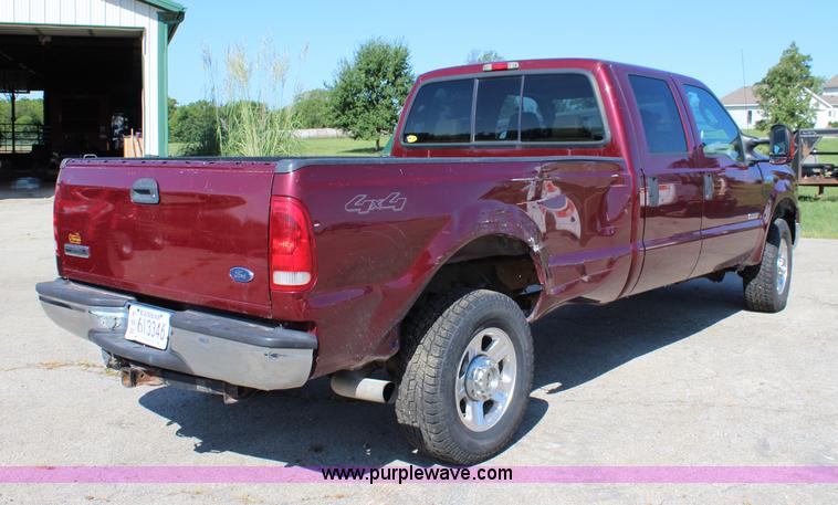 image for item J3538 2005 Ford F350 Super Duty Crew Cab pickup truck