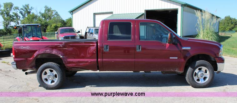 image for item J3538 2005 Ford F350 Super Duty Crew Cab pickup truck