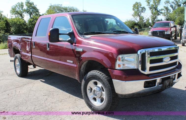 image for item J3538 2005 Ford F350 Super Duty Crew Cab pickup truck