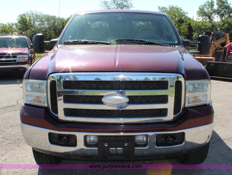 image for item J3538 2005 Ford F350 Super Duty Crew Cab pickup truck