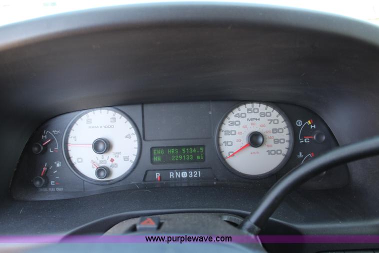 image for item J3538 2005 Ford F350 Super Duty Crew Cab pickup truck