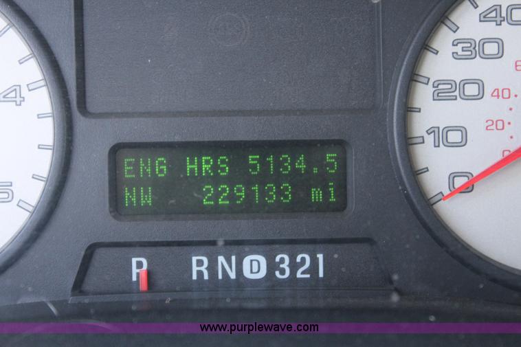 image for item J3538 2005 Ford F350 Super Duty Crew Cab pickup truck