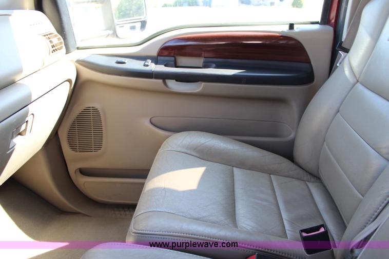 image for item J3538 2005 Ford F350 Super Duty Crew Cab pickup truck