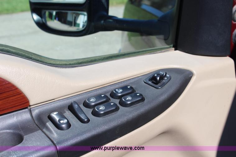 image for item J3538 2005 Ford F350 Super Duty Crew Cab pickup truck