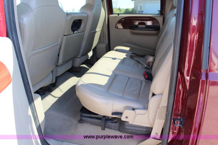 image for item J3538 2005 Ford F350 Super Duty Crew Cab pickup truck