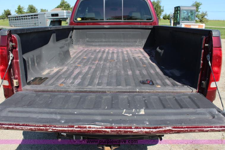 image for item J3538 2005 Ford F350 Super Duty Crew Cab pickup truck