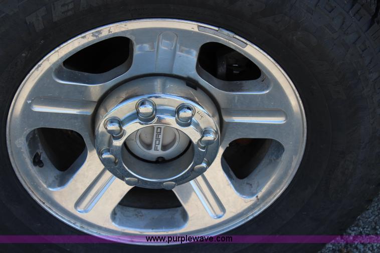 image for item J3538 2005 Ford F350 Super Duty Crew Cab pickup truck