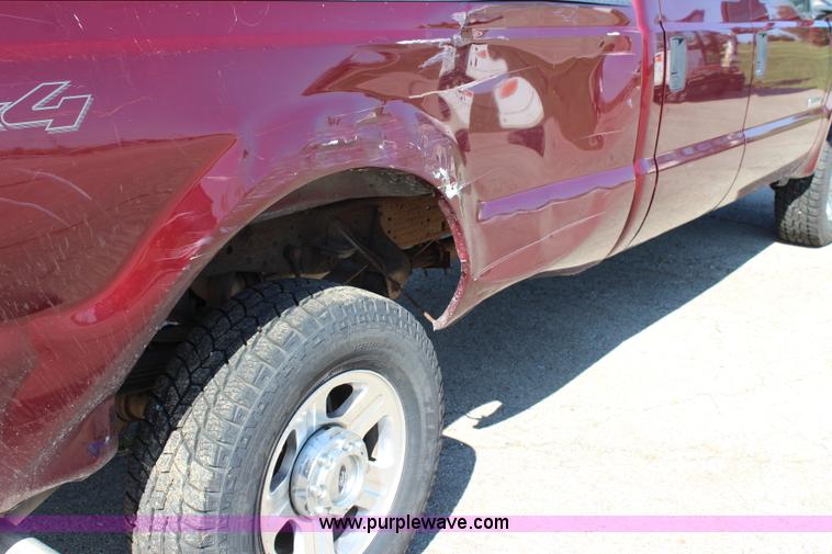 image for item J3538 2005 Ford F350 Super Duty Crew Cab pickup truck