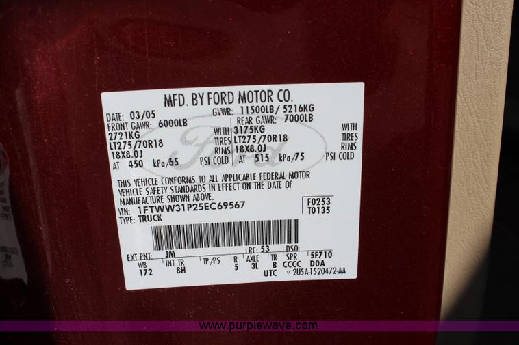 image for item J3538 2005 Ford F350 Super Duty Crew Cab pickup truck