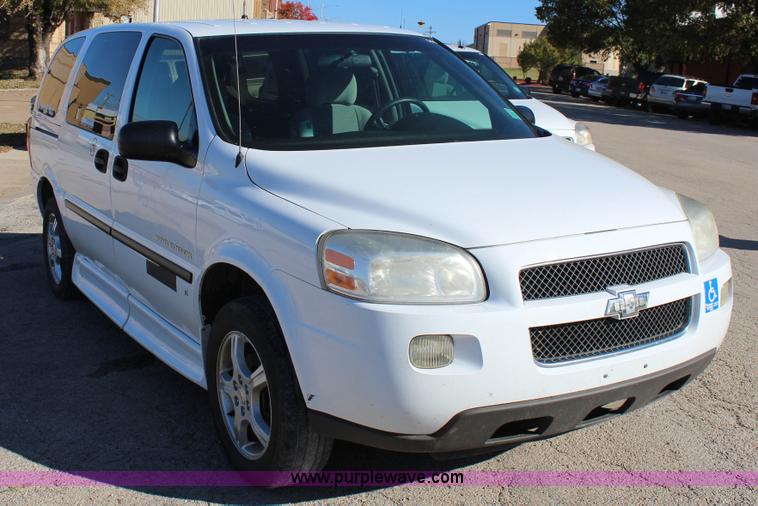 image for item J4283 2007 Chevrolet Uplander van