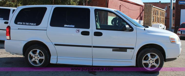 image for item J4283 2007 Chevrolet Uplander van