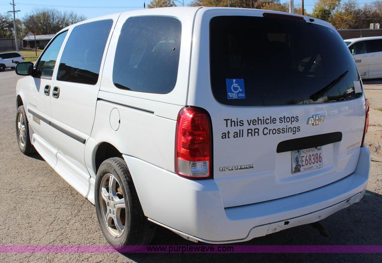 image for item J4283 2007 Chevrolet Uplander van