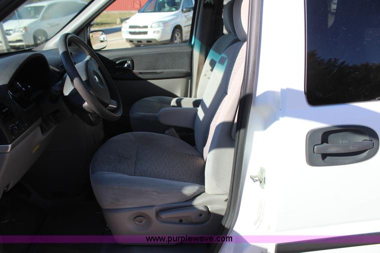 image for item J4283 2007 Chevrolet Uplander van