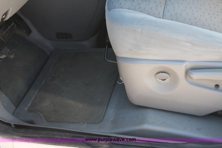 image for item J4283 2007 Chevrolet Uplander van