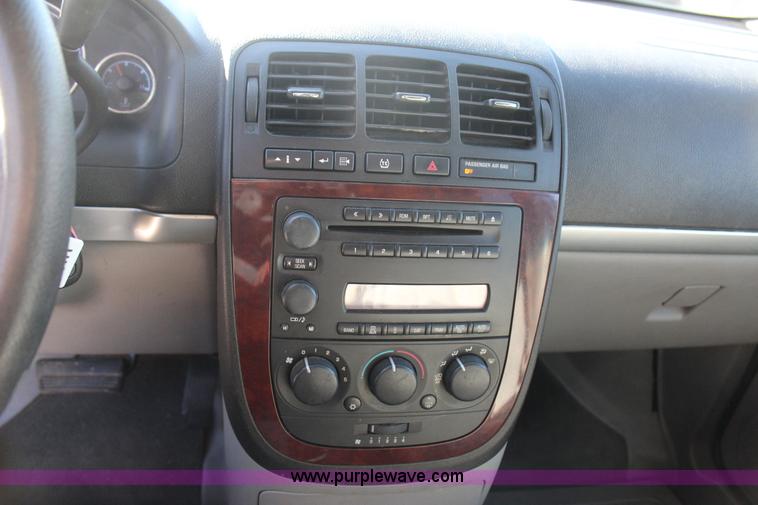 image for item J4283 2007 Chevrolet Uplander van