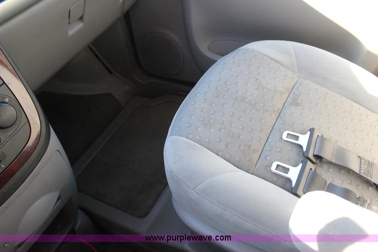 image for item J4283 2007 Chevrolet Uplander van